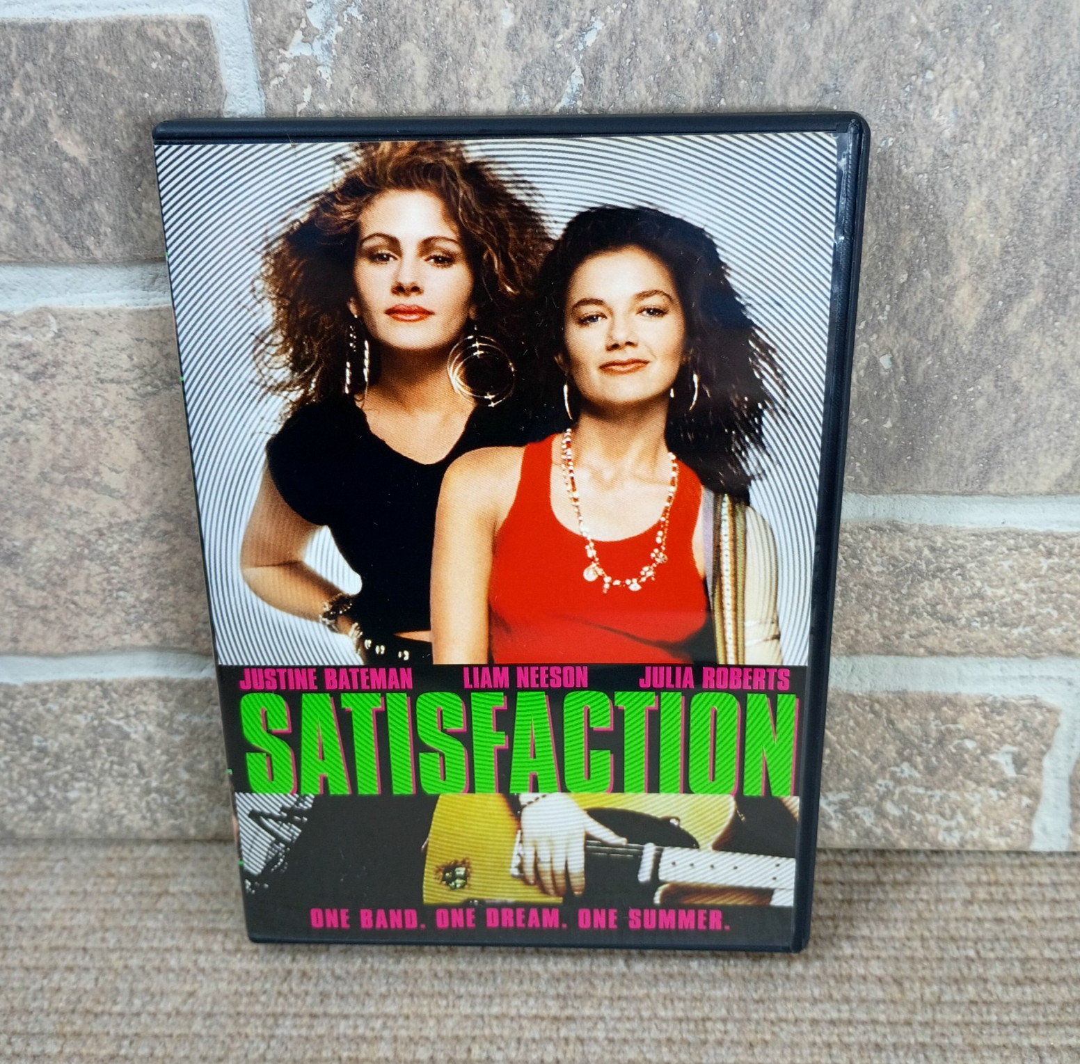 DVD Satisfaction Julia Roberts Liam Neeson Justine Bateman WS/FS Rated PG13 2005