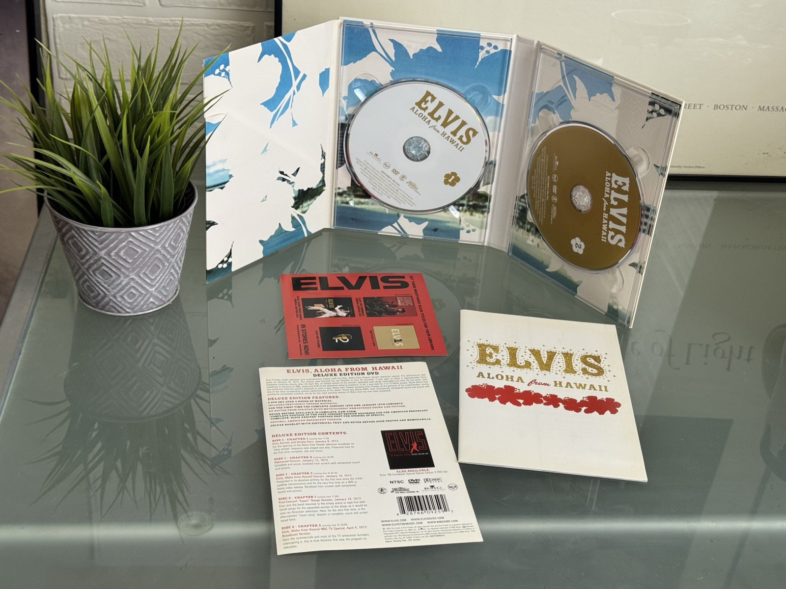 ELVIS PRESLEY – Aloha from Hawaii – Deluxe Edition 2-DVD Set w/Booklet 2004 Mint
