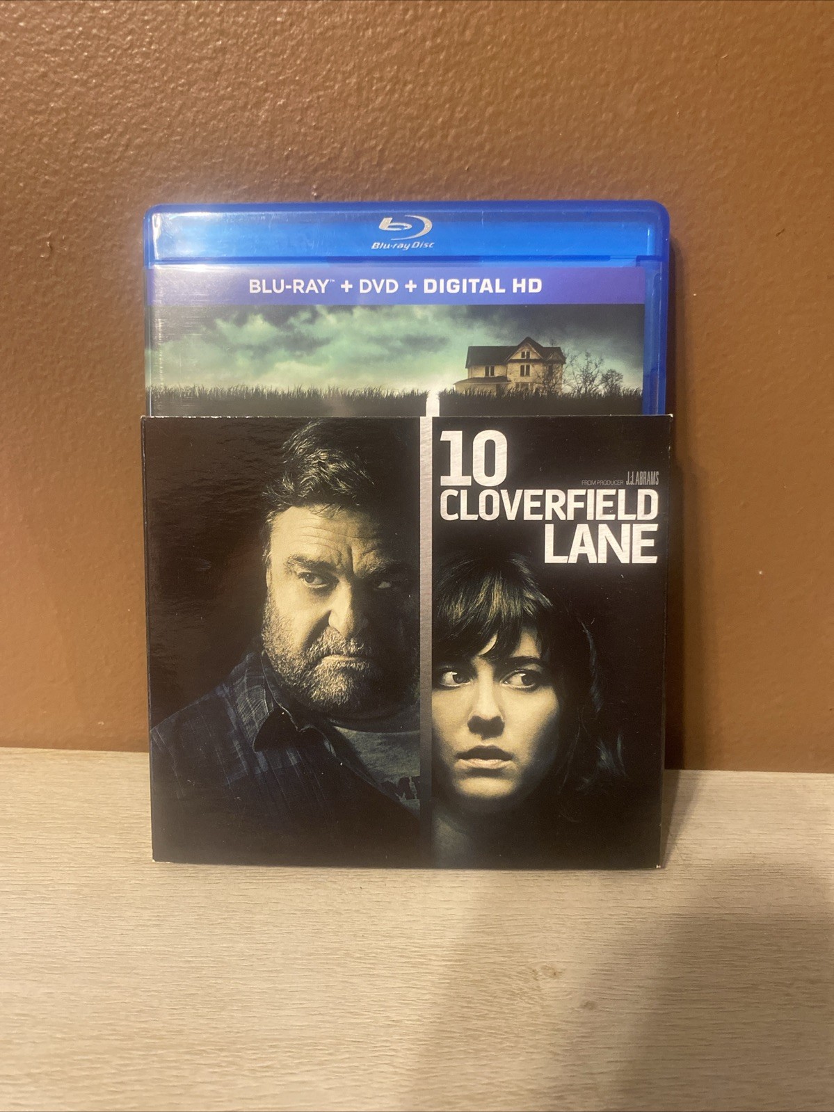 10 Cloverfield Lane Blu-ray + DVD With 3/4 Slipcover
