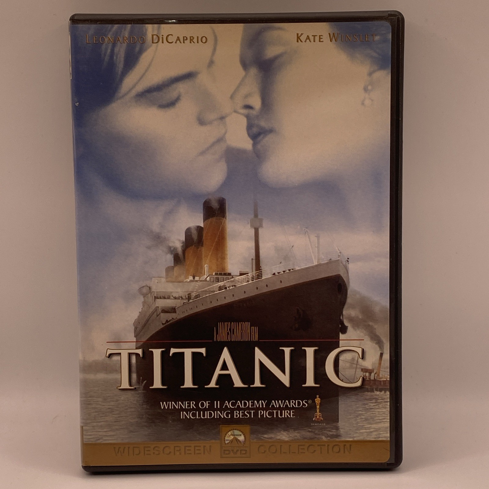 Titanic DVD w/ Original Multi-Fold Insert & Paramount DVD Catalog Booklet