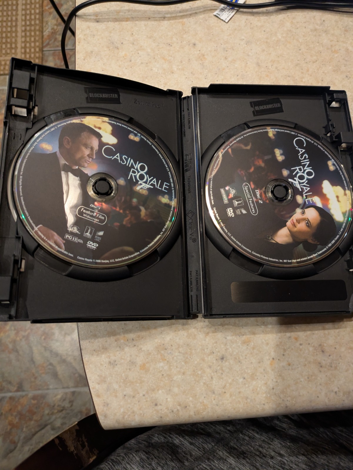Casino Royale 007 DVD 2-Disc Widescreen Edition Daniel Craig Free Shipping 2006